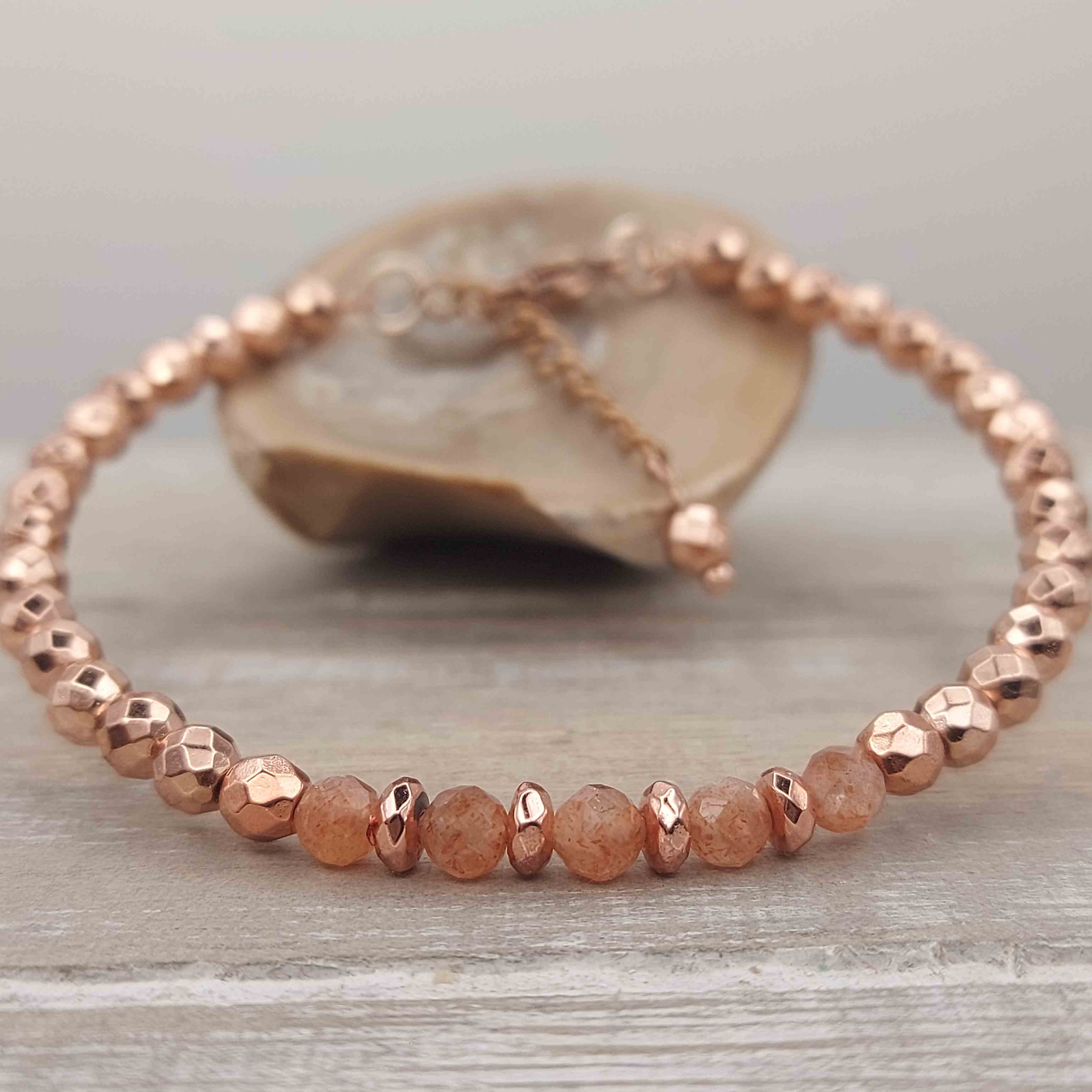 Napkő és rosegold hematit ásvány karperec galéria kép