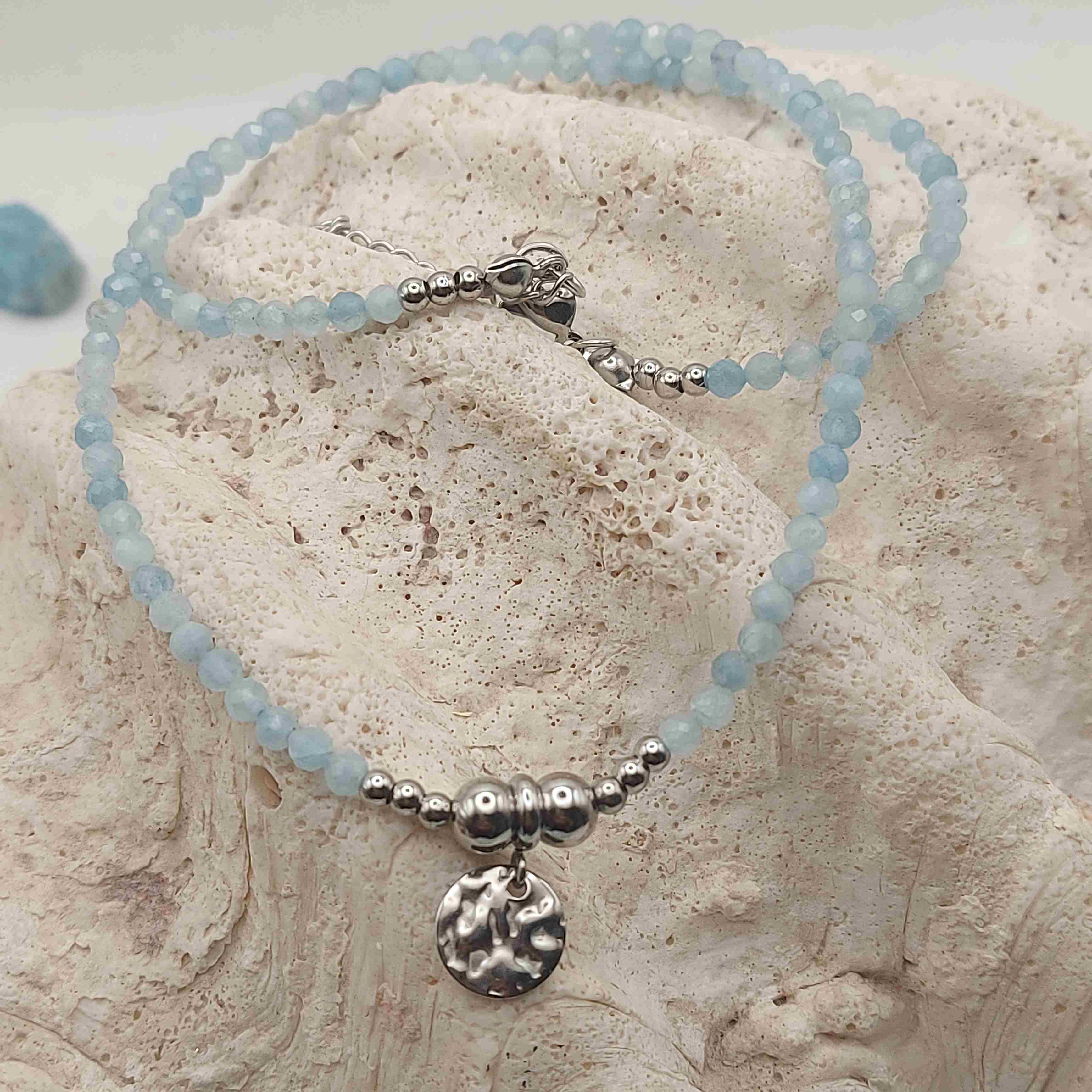 Akvamarin ásvány nyaklánc medállal