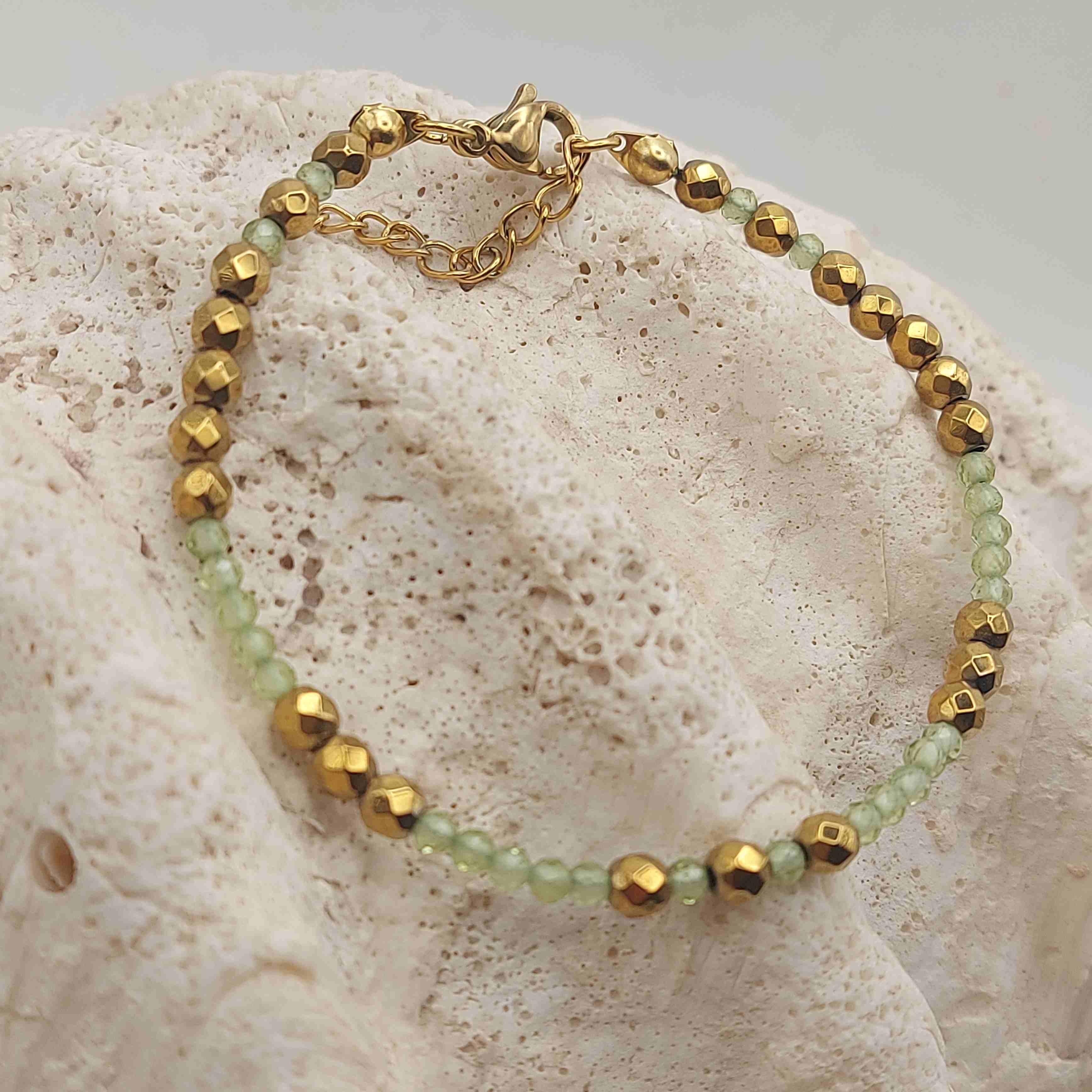 Olivin (peridot) és hematit női ásvány karkötő galéria kép