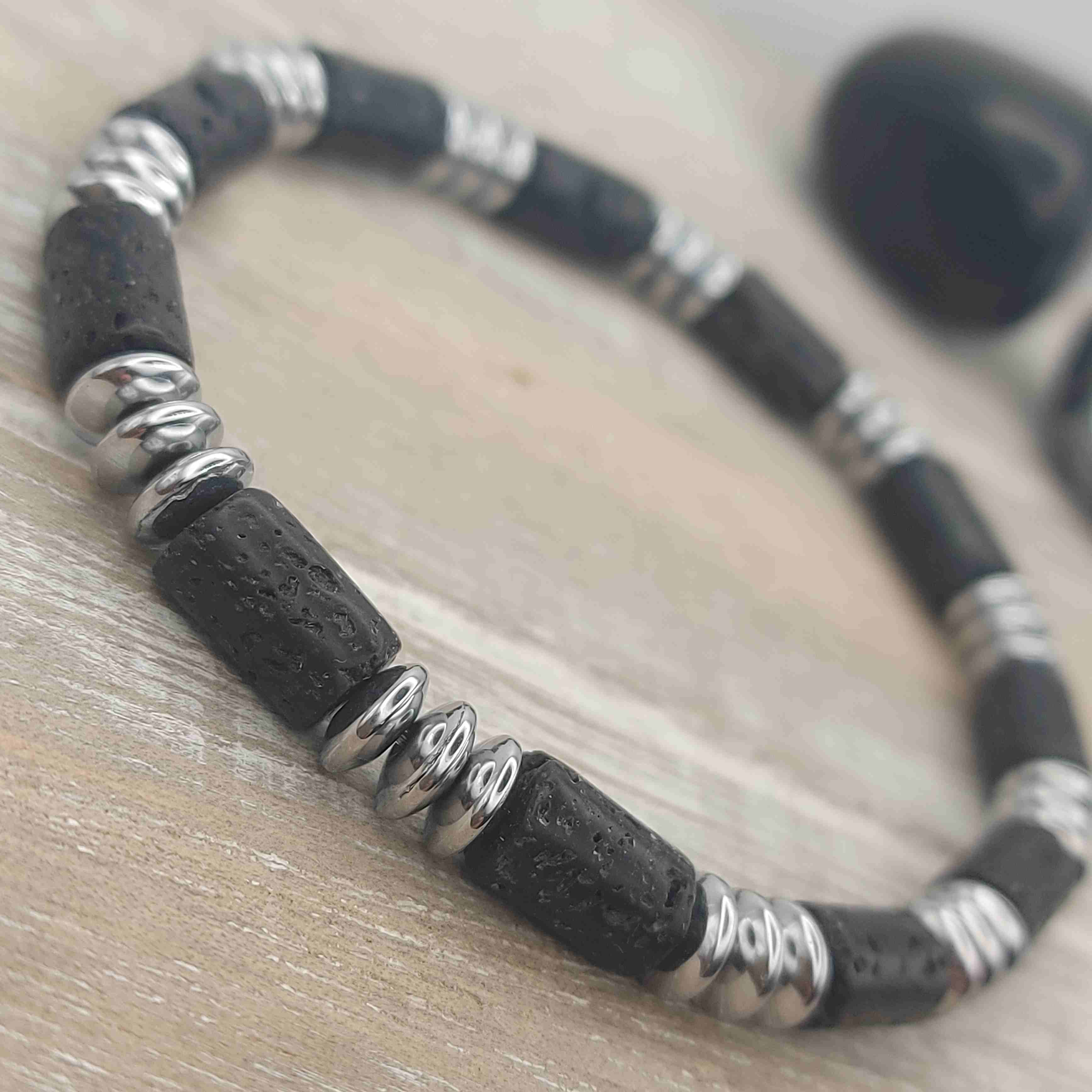 Lávakő és hematit férfi ásvány karkötő galéria kép