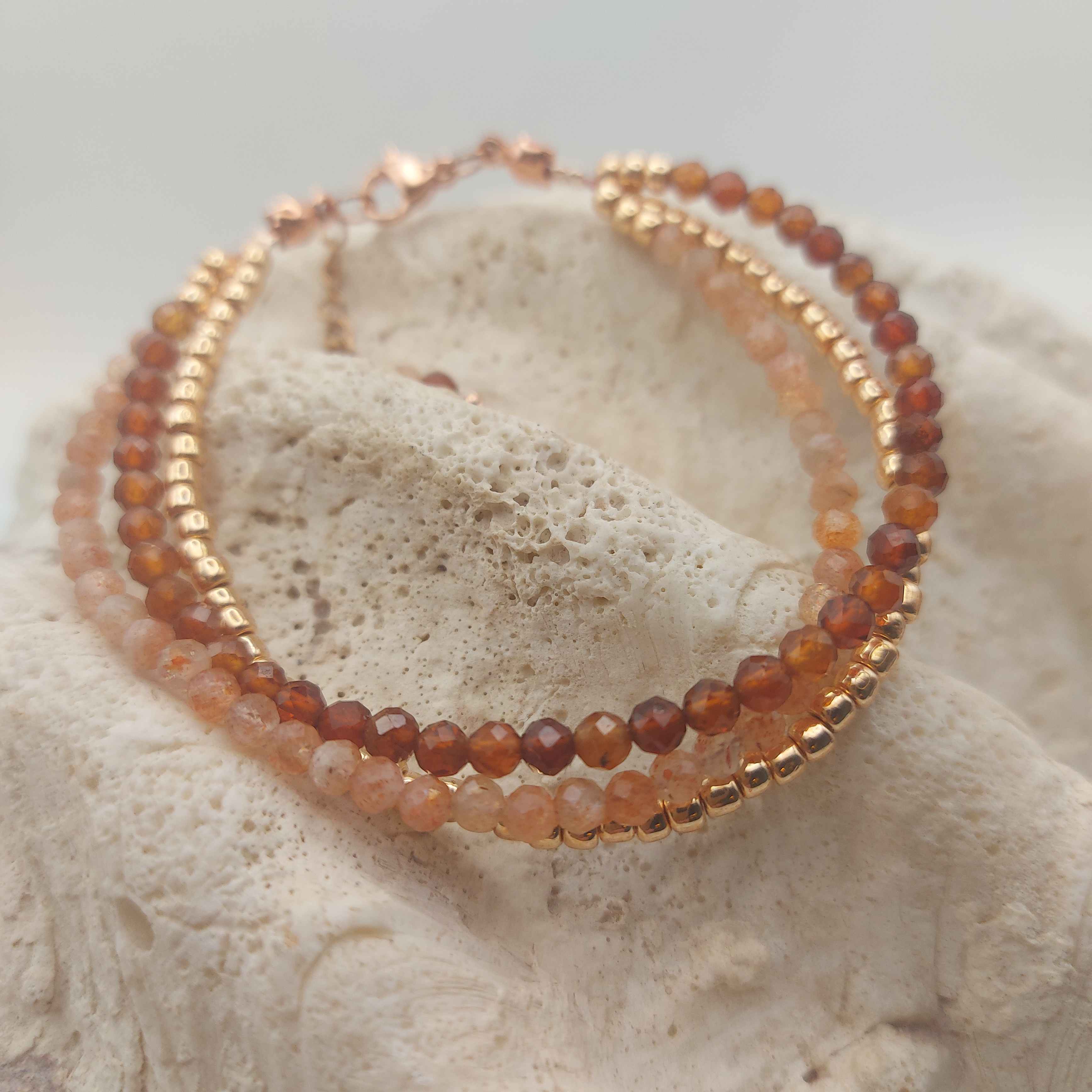 Napkő, hesszonit gránát, kásagyöngy három soros női ásvány karkötő galéria kép