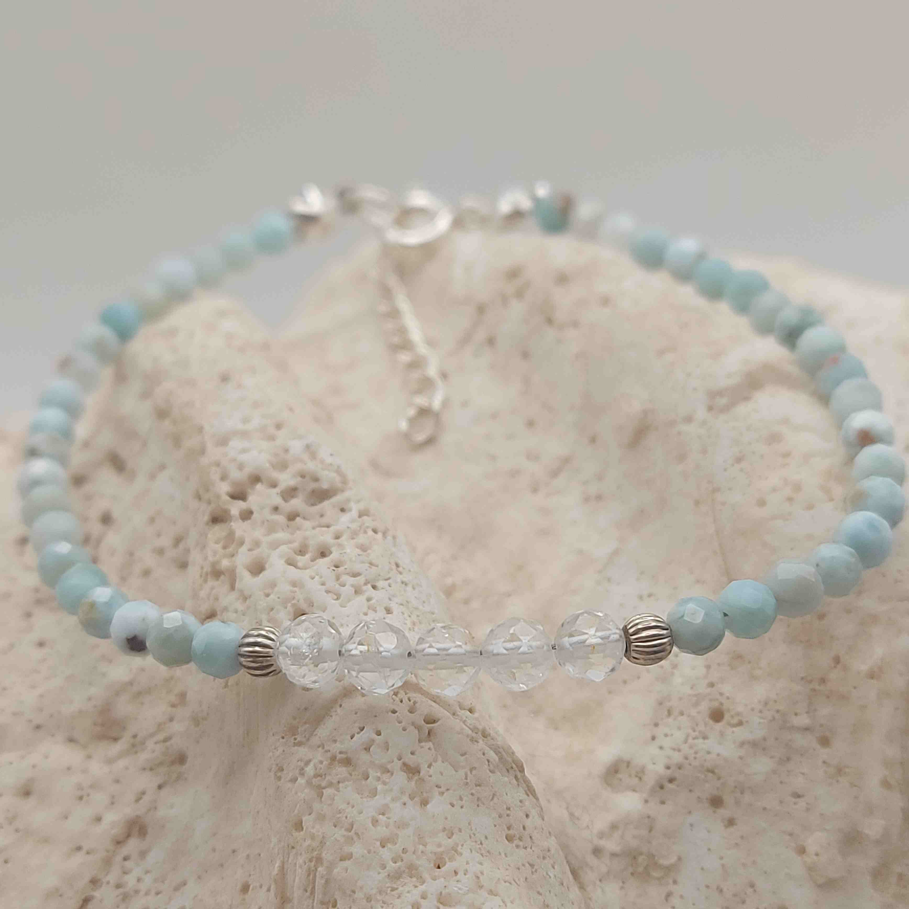 Larimár ásvány karkötő fehér topázzal galéria kép