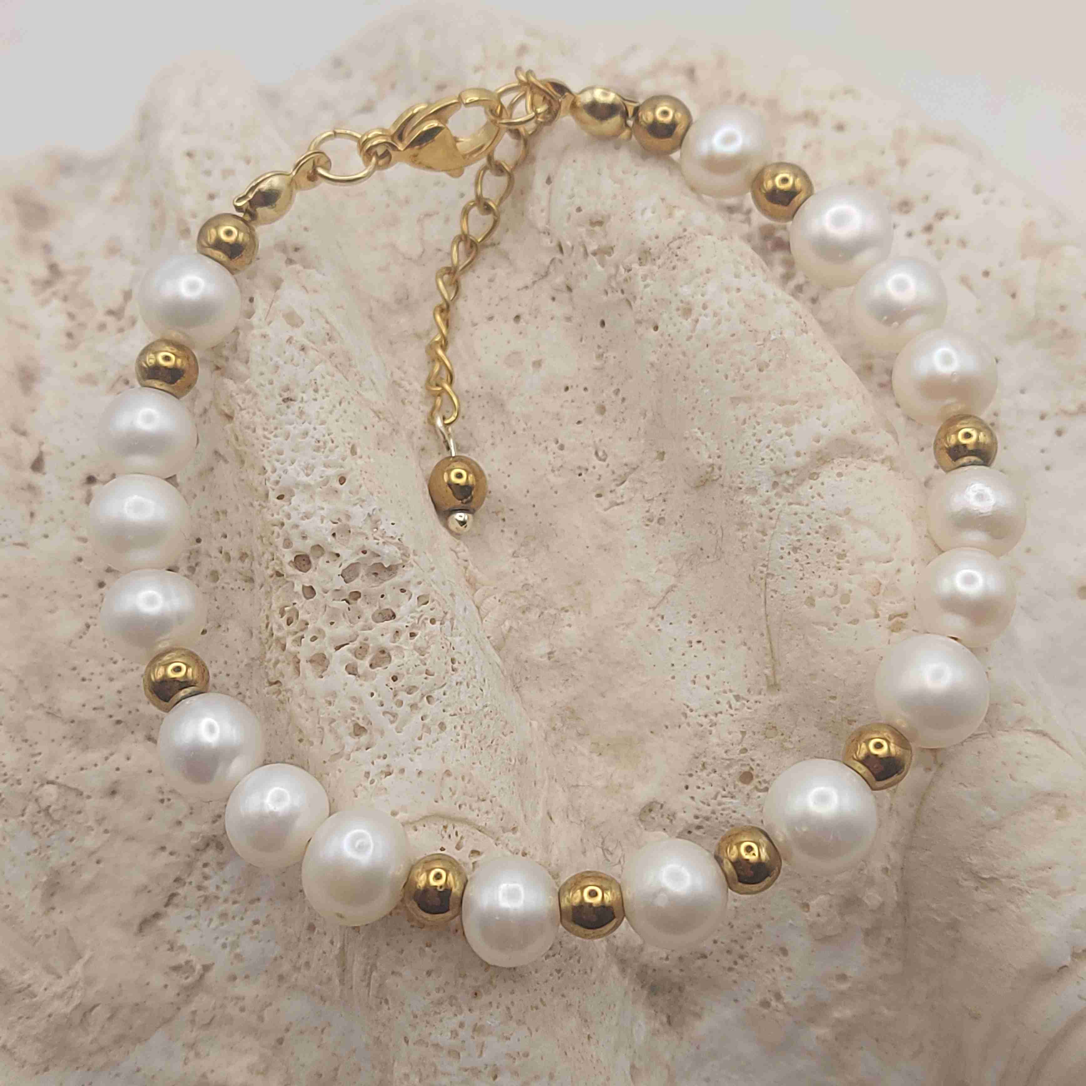 Tenyésztett gyöngy karkötő hematit ásvánnyal galéria kép