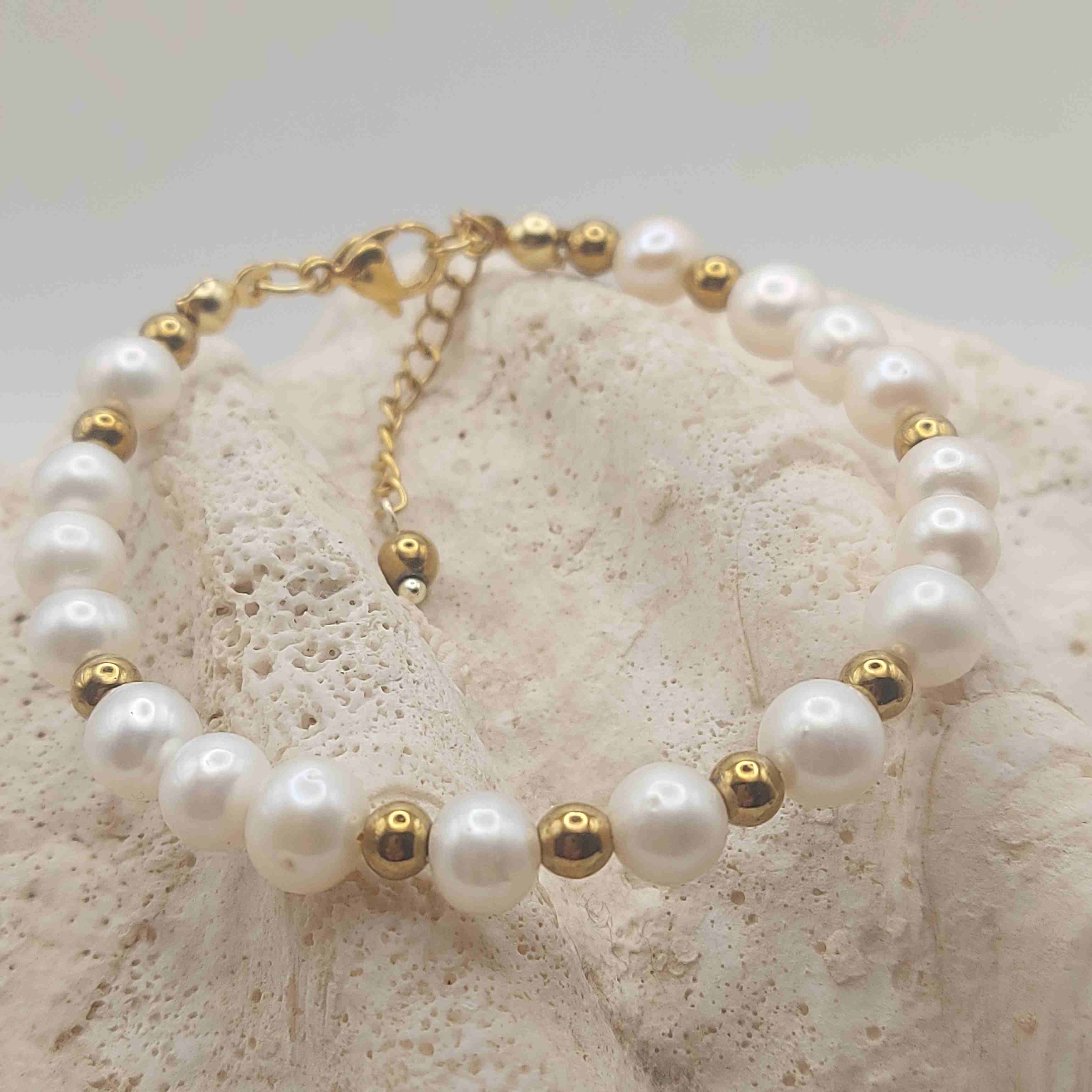 Tenyésztett gyöngy karkötő hematit ásvánnyal galéria kép